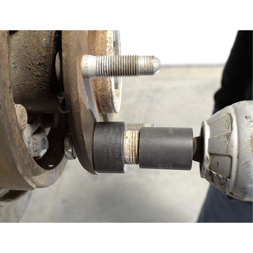 Outil d'installation de goujons de roue GTA Hardware Inc