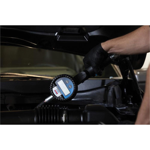 D&eacute;bitm&egrave;tre &eacute;lectronique de lubrifiant avec rallonge flexible &agrave; 90° GTA Hardware Inc