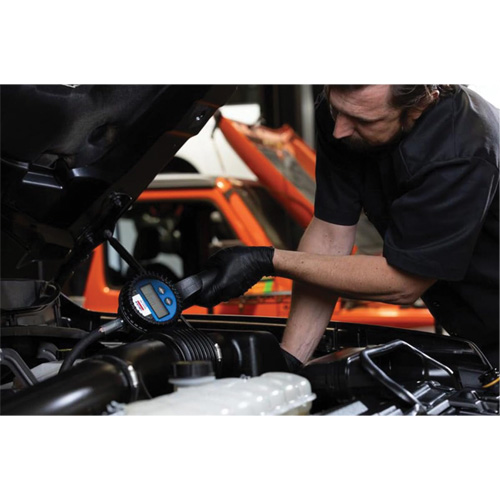 D&eacute;bitm&egrave;tre &eacute;lectronique de lubrifiant avec rallonge flexible &agrave; 90° GTA Hardware Inc