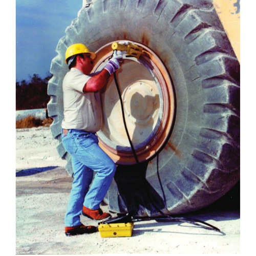 Giant Tire/Earthmover Bead Breaker Kit with 1/2 Gallon Hydraulic Pump GTA Hardware Inc