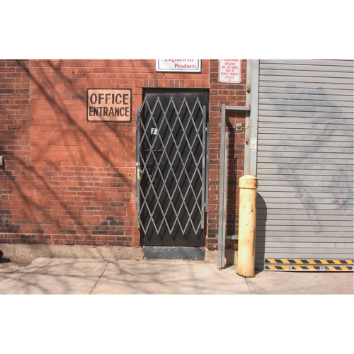 Barri&egrave;res de porte robustes, Simple, 4' lo x 5' 9" h d&eacute;ploy&eacute; GTA Hardware Inc