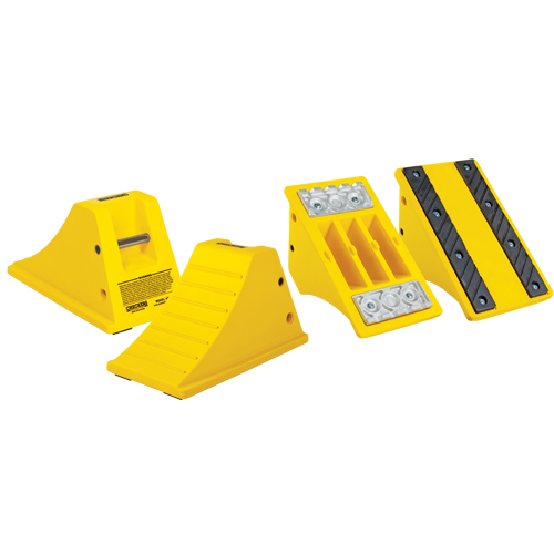 Cales-roue tout-terrain robustes, Polyur&eacute;thane, Jaune s&eacute;curit&eacute;, 11-1/4" la x 21" p x 12-1/4" h GTA Hardware Inc