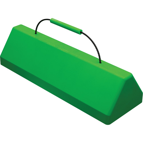Cale de roue pour avion Checkers Safety SafeRay avec poign&eacute;e &agrave; c&acirc;ble, Ur&eacute;thane, Vert fluorescent, 24" la x 8" p x 6" h GTA Hardware Inc