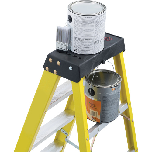 Industrial Heavy-Duty Stepladders (6400 Series), 4', Fibreglass, 300 lbs. Capacity, Type 1A GTA Hardware Inc