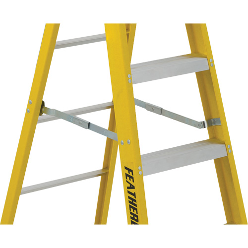 Industrial Heavy-Duty Stepladders (6900 Series), 4', Fibreglass, 300 lbs. Capacity, Type 1A GTA Hardware Inc