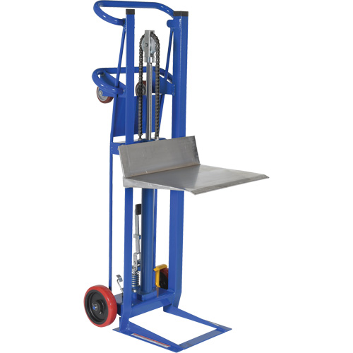 Gerbeur &agrave; plateforme hydraulique, M&eacute;canisme Pompe au pied, Capacit&eacute; de 750 lb, Levage max de 52" GTA Hardware Inc
