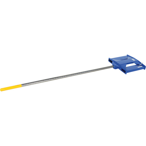 P&ocirc;le de transport de tapis pour chariot &eacute;l&eacute;vateur, 108-1/2" longueur, Install&eacute; sur fourche, Capacit&eacute; de 2500 lb GTA Hardware Inc