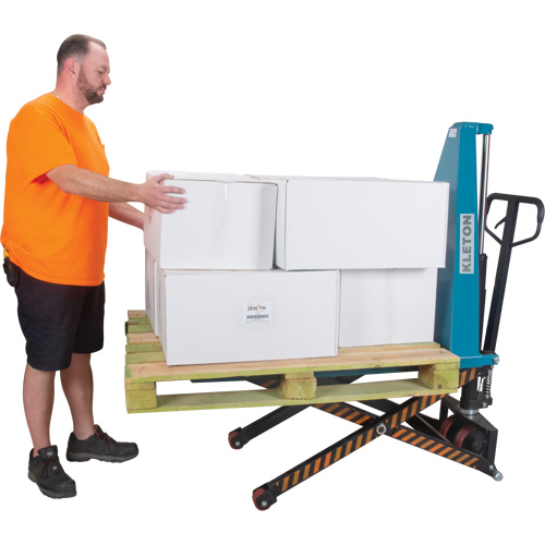 L&egrave;ve-palette manuel &agrave; ciseaux, 45-1/4" lo x 27" la, Acier, Capacit&eacute; de 3300 lb GTA Hardware Inc