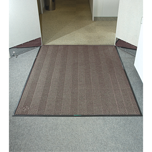 WaterHog&reg; Max Herringbone Classic Mat, Wiper/Scraper, 3' x 5' x 3/8", Chestnut Brown GTA Hardware Inc