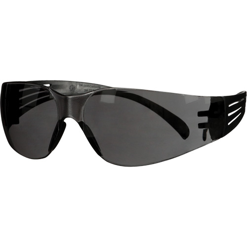 Lunettes de protection de s&eacute;rie 100 SecureFit, Lentille Gris, Antibu&eacute;e/Anti-&eacute;gratignures, ANSI Z87+/R&eacute;pond ou surpasse la norme CSA Z94.3 GTA Hardware Inc