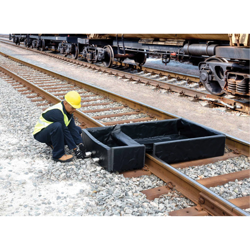 Berme Ultra-Track Berm, Capacit&eacute; 144 gal. US, 4' la x 6' lo x 12" h, Paroi en mousse GTA Hardware Inc