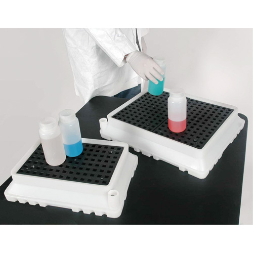 P4 Ultra-Spill Tray&reg;, 17" L x 21" W x 4" H, 2.9 US gal. Spill Capacity GTA Hardware Inc
