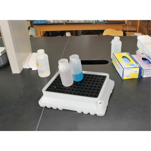 P4 Ultra-Spill Tray&reg;, 17" L x 21" W x 4" H, 2.9 US gal. Spill Capacity GTA Hardware Inc