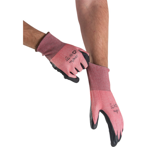 Gants &eacute;cologiques, l&eacute;gers, et r&eacute;sistants &agrave; la coupe, &agrave; haute dext&eacute;rit&eacute;, Taille 7, Calibre 18, Rev&ecirc;tement Mousse de nitrile, Enveloppe en Acier inoxydable/PEHP/rPET, ASTM ANSI niveau A4 GTA Hardware Inc