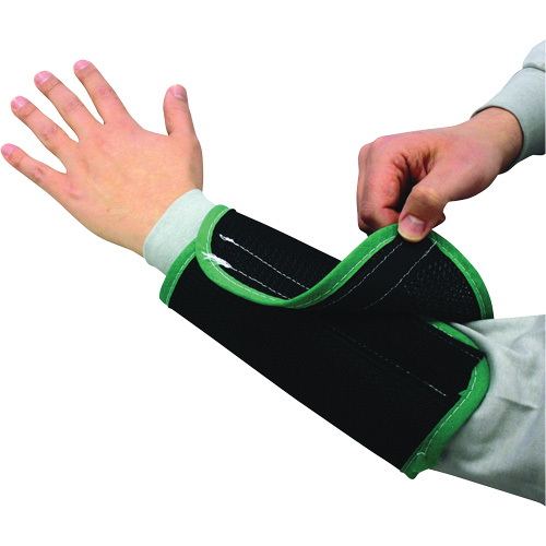 Manchette en maille de canne &agrave; double &eacute;paisseur Kut Gard, Nylon, 9", ASTM ANSI niveau A4, Noir GTA Hardware Inc