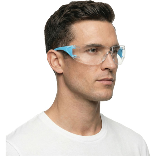 Lunettes de s&eacute;curit&eacute; bleu/blanc Adapt Lite, Lentille Transparent, Antibu&eacute;e/Anti-&eacute;gratignures, ANSI Z87+/R&eacute;pond ou surpasse la norme CSA Z94.3 GTA Hardware Inc