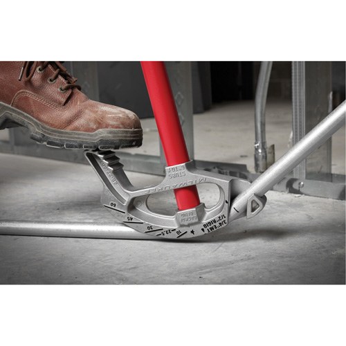 Machine &agrave; plier les conduits en aluminium GTA Hardware Inc