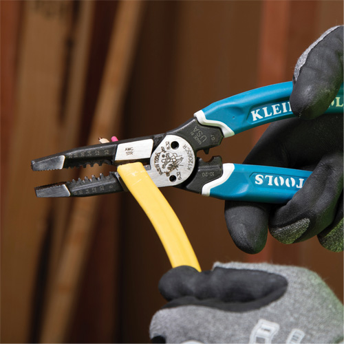 Outil polyvalent Klein-Kurve pour d&eacute;nuder, couper et sertir les fils, 8-1/4" lo, 8 - 20 AWG GTA Hardware Inc