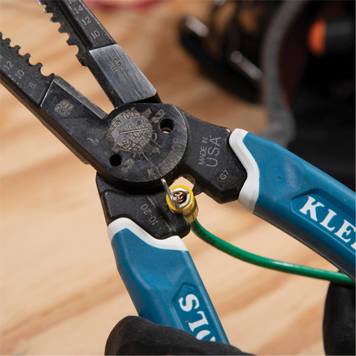 Outil polyvalent Klein-Kurve pour d&eacute;nuder, couper et sertir les fils, 8-1/4" lo, 8 - 20 AWG GTA Hardware Inc