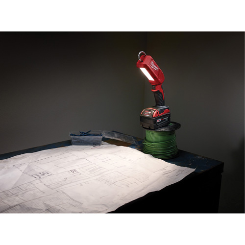 B&acirc;ton lumineux M18, Crochet, Rechargeable, 300 lumens GTA Hardware Inc