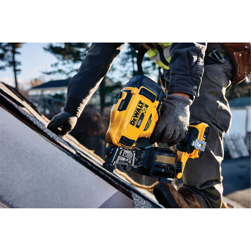 15° Cordless Coil Roofing Nailer Kit, 20 V, Lithium-Ion GTA Hardware Inc