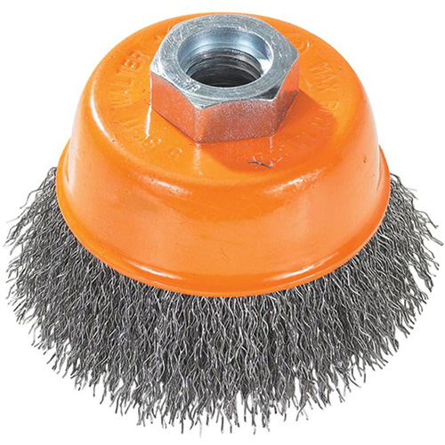 Brosse coupe avec soies m&eacute;talliques ondul&eacute;es et anneau GTA Hardware Inc