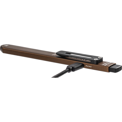 Lampe de poche Wedge SL avec couvercle, 500 lumens, Piles Rechargeable GTA Hardware Inc