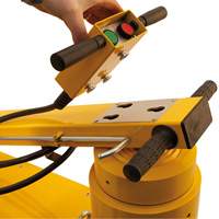 Mammut Jack, 165 Ton(s), Air Hydraulic GTA Hardware Inc