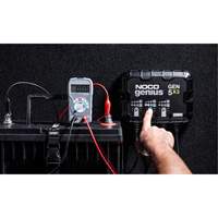 Chargeur de batterie embarqu&eacute; &agrave; 3 sorties de 15 amp&egrave;res Gen5X3 Genius GTA Hardware Inc