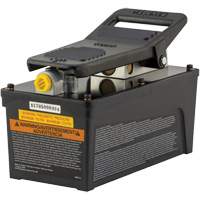 Pompe &agrave; pied pneumatique 10 000 PSI avec r&eacute;servoir de 91,5 po³ GTA Hardware Inc