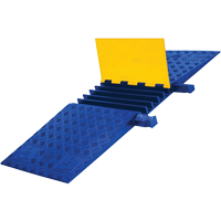 Protecteur de c&acirc;ble ADA/DDA robuste Yellow Jacket, 5 canaux, 18" lo x 50" la x 1,875" h GTA Hardware Inc