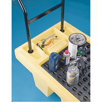Chariots Poly-Spillcart, 66,5" lo x 29" la x 43,9" h, Cap. de d&eacute;versement 57 gal. US GTA Hardware Inc