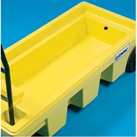 Chariots Poly-Spillcart, 66,5" lo x 29" la x 43,9" h, Cap. de d&eacute;versement 57 gal. US GTA Hardware Inc