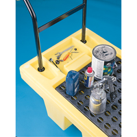 Chariots Poly-Spillcart, 66,5" lo x 29" la x 43,9" h, Cap. de d&eacute;versement 57 gal. US GTA Hardware Inc