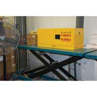 Armoire pour produits inflammables, 12 gal., 2 Porte(s), 43" La x 18" h x 18" p GTA Hardware Inc
