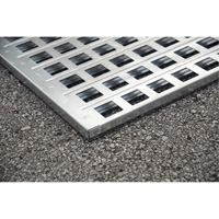 Ultra-Spill Pallet en acier, 4 barils, Capacit&eacute; de d&eacute;versement 68 gal. US, 49,1" x 47,1" x 10,9" GTA Hardware Inc