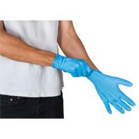 Emballages de gants jetables pour machine distributrice, Petit, Nitrile, 4,5 mils, Sans poudre, Bleu, Classe 2 GTA Hardware Inc