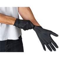 Emballages de gants jetables pour machine distributrice, Petit, Nitrile, 5 mils, Sans poudre, Noir, Classe 2 GTA Hardware Inc