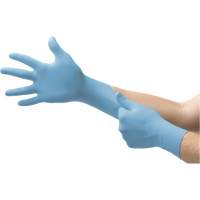 Gants jetables Vesatility 92-134 MICROFLEX, 5.5/6/T-petit, Nitrile, 2,76-mil/3,94-mil, Sans poudre, Bleu, Classe 2 GTA Hardware Inc